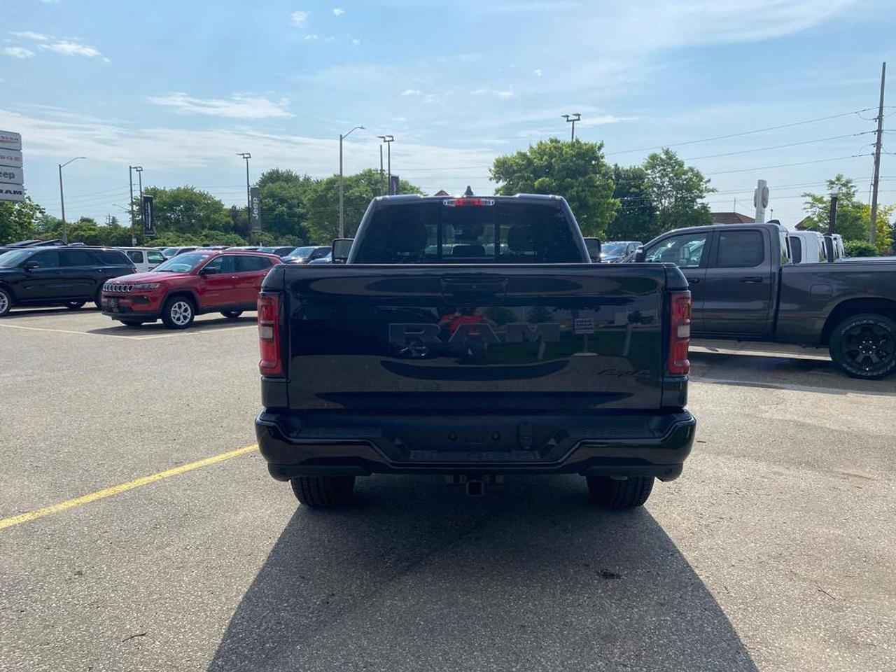 2025 RAM 1500 TRADESMAN Photo4