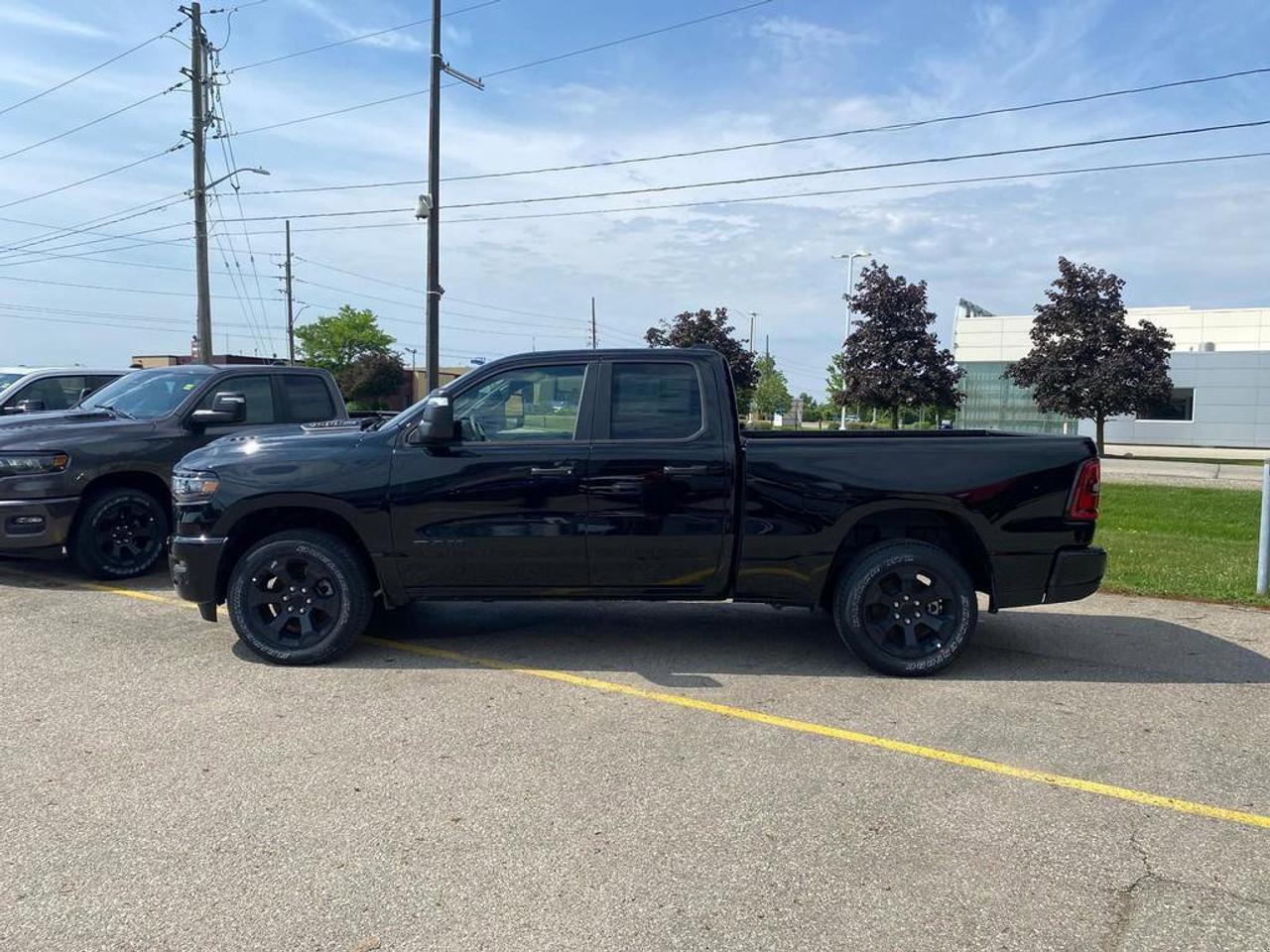 2025 RAM 1500 TRADESMAN Photo2