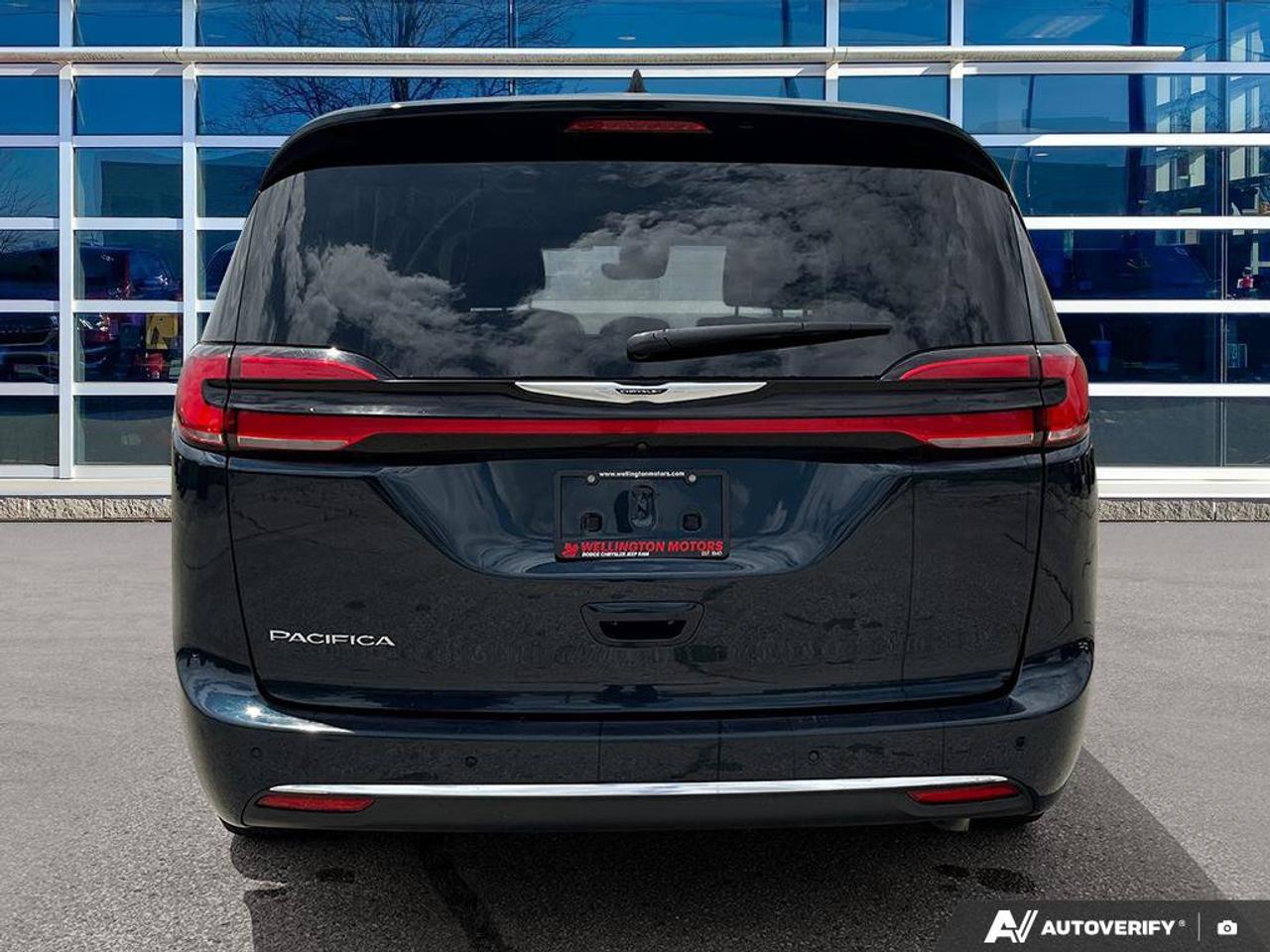 2024 Chrysler Pacifica Touring-L | V6 | Leather | Heated Seats & Steering Wheel | Adaptive Cruise | Blind-Spot | CarPlay | Photo