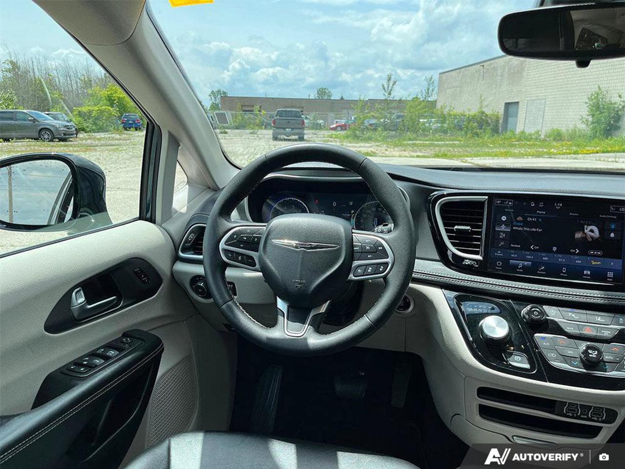 2024 Chrysler Pacifica Touring-L | V6 | Leather | Heated Seats & Steering Wheel | Adaptive Cruise | Blind-Spot | CarPlay | Photo