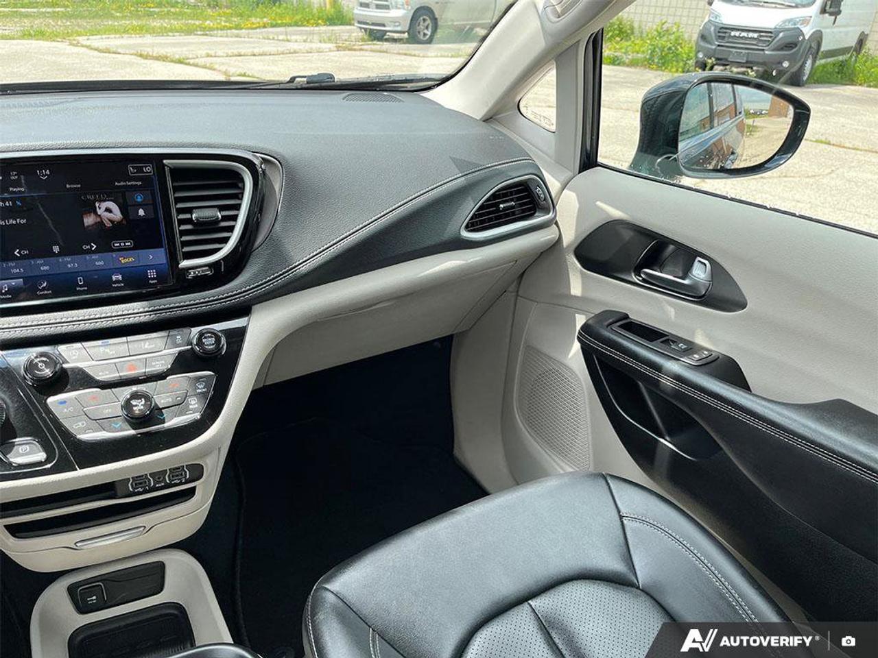 2024 Chrysler Pacifica Touring-L | V6 | Leather | Heated Seats & Steering Wheel | Adaptive Cruise | Blind-Spot | CarPlay | Photo