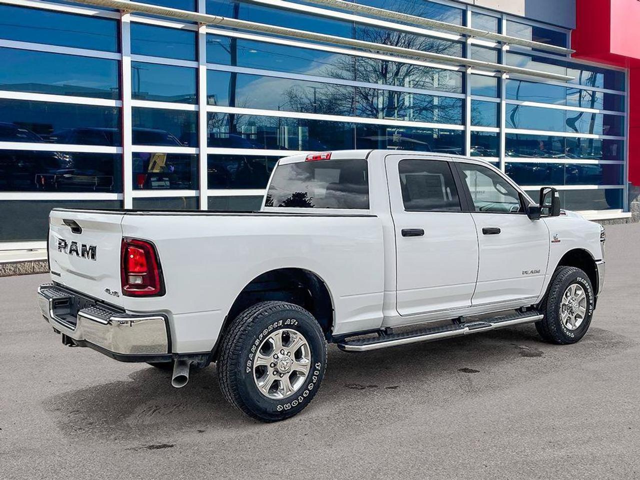 2025 RAM 2500 Big Horn | Save Over $20 000 OFF MSRP | ONLY 60 KMS | Great Value | Navigation | Tow Package | Photo