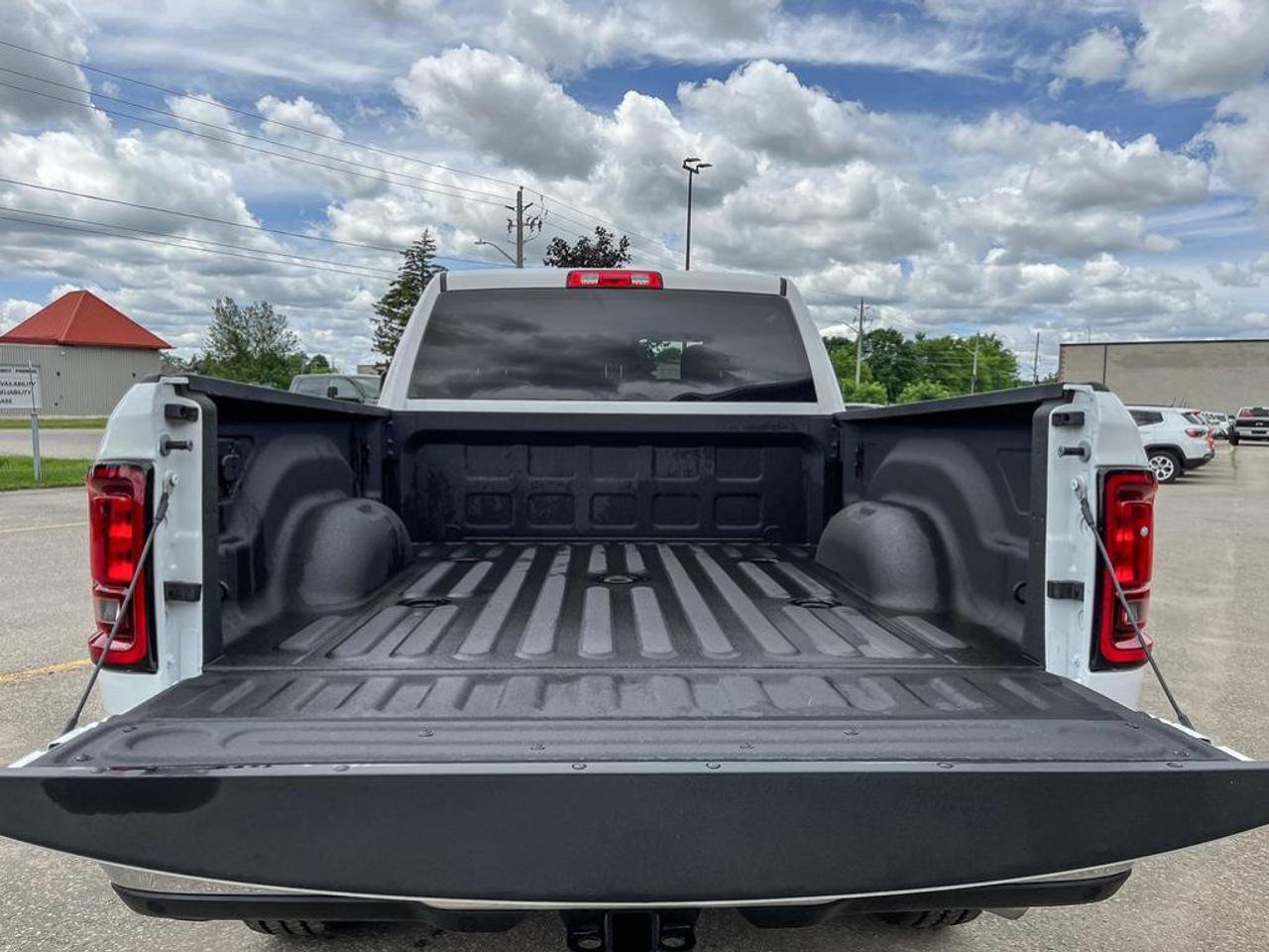 2025 RAM 2500 Big Horn | Save Over $20 000 OFF MSRP | ONLY 60 KMS | Great Value | Navigation | Tow Package | Photo