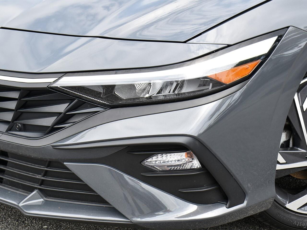 2025 Hyundai Elantra APPLE CARPLAY, LOW KMS, GREAT ON FUEL Photo2