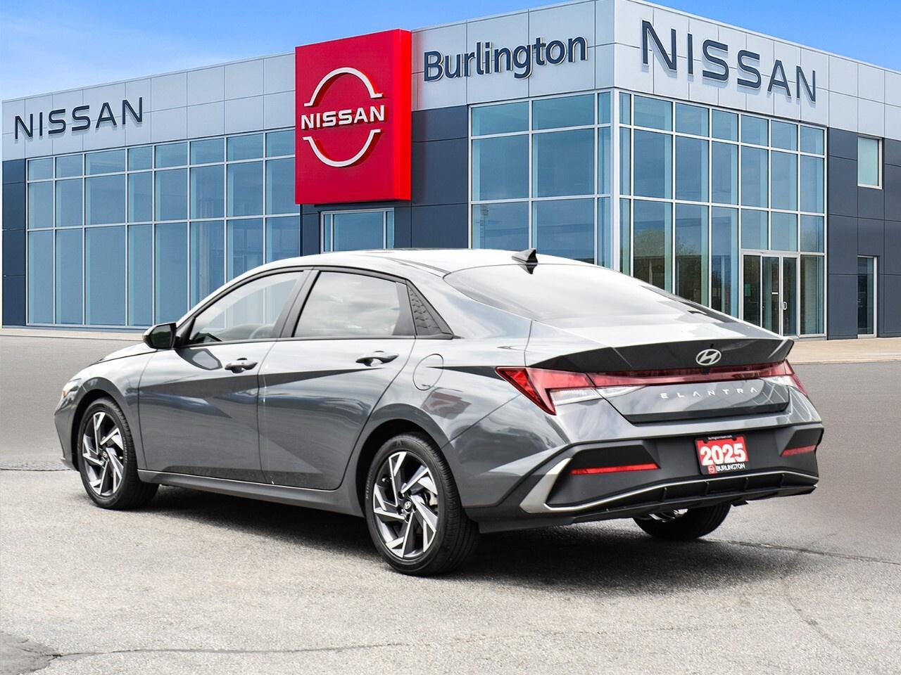 2025 Hyundai Elantra APPLE CARPLAY, LOW KMS, GREAT ON FUEL Photo