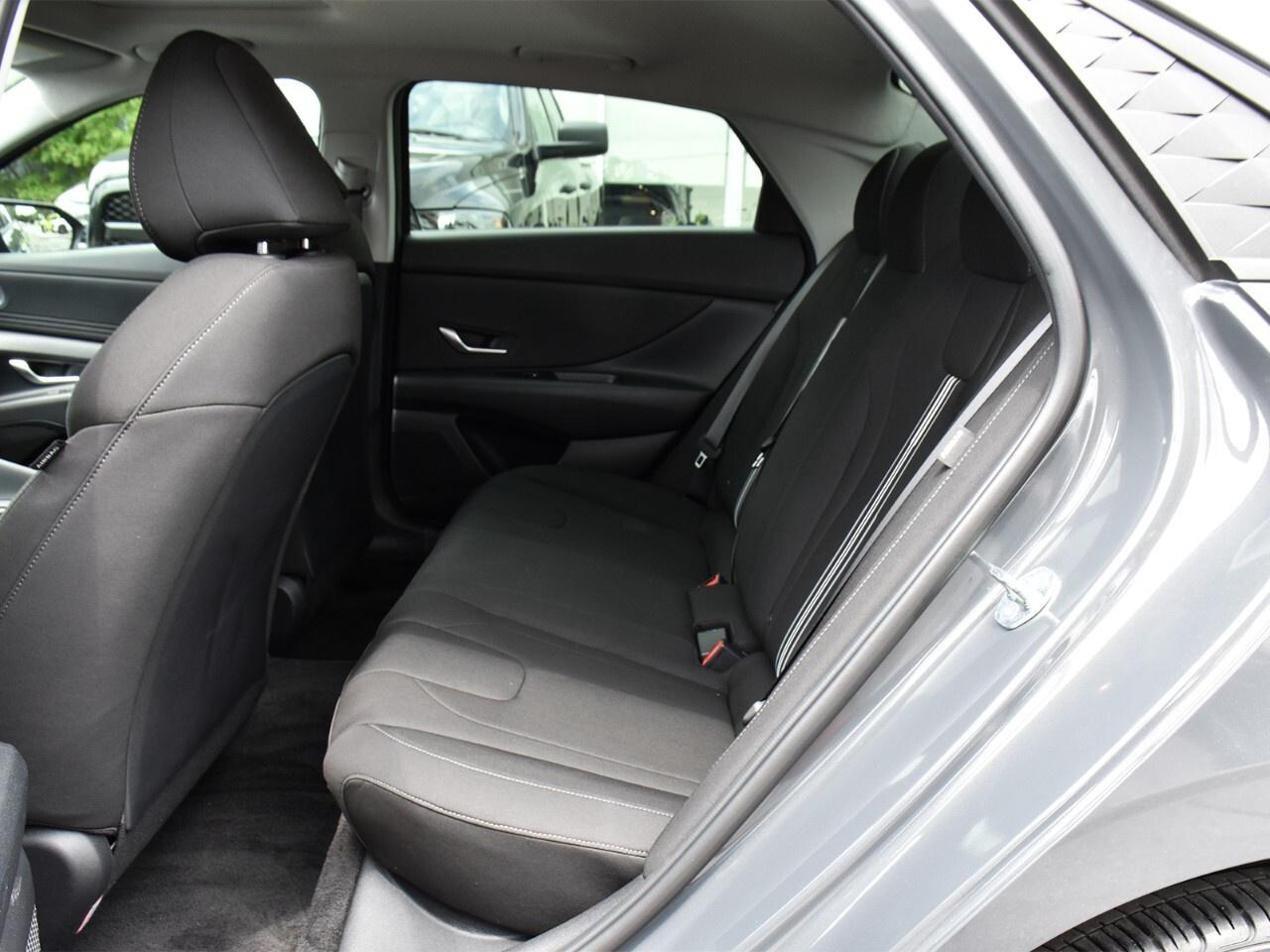2025 Hyundai Elantra APPLE CARPLAY, LOW KMS, GREAT ON FUEL Photo