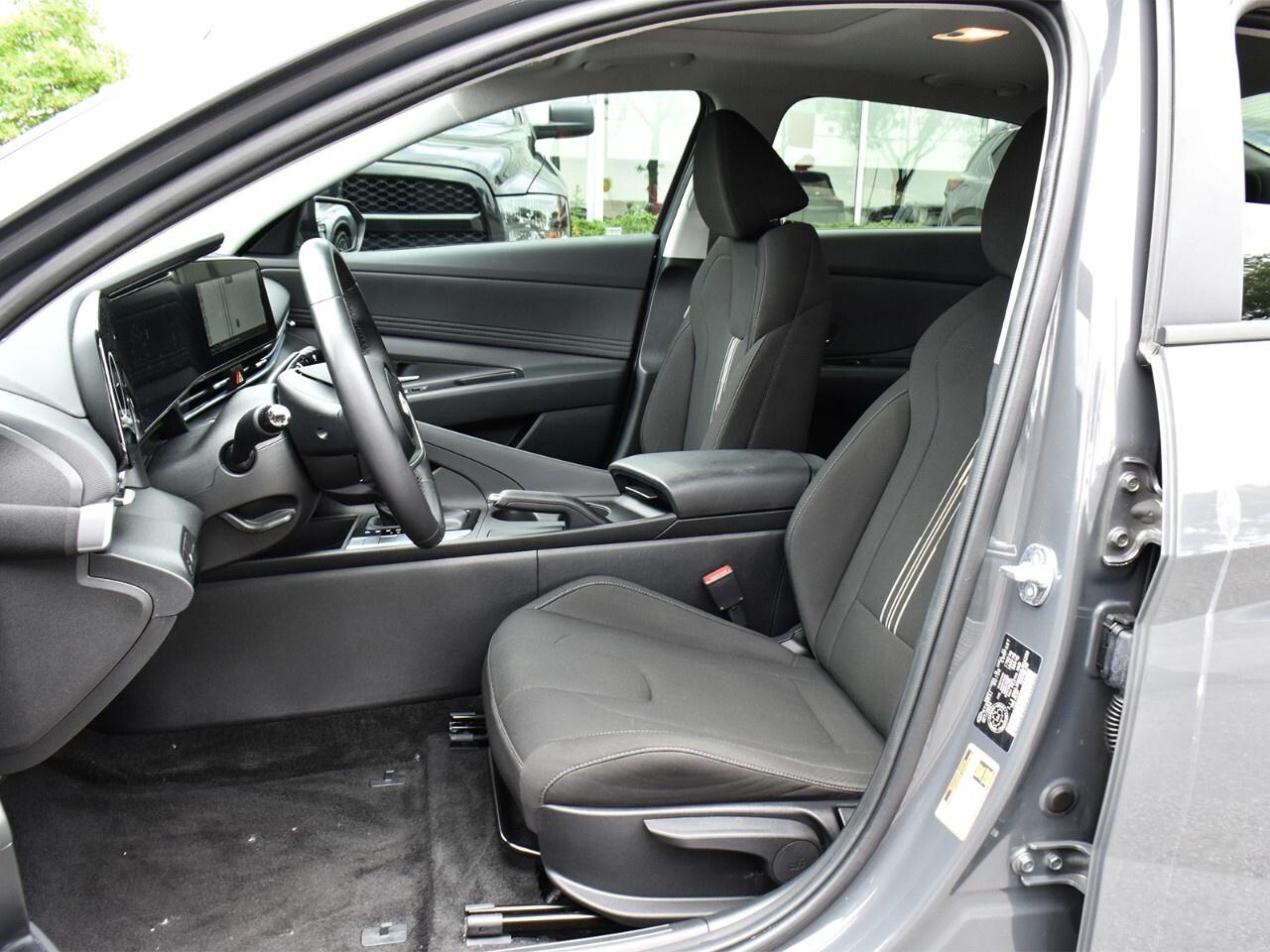 2025 Hyundai Elantra APPLE CARPLAY, LOW KMS, GREAT ON FUEL Photo