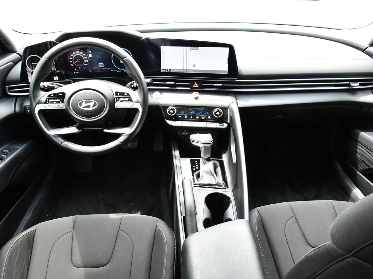 2025 Hyundai Elantra APPLE CARPLAY, LOW KMS, GREAT ON FUEL Photo