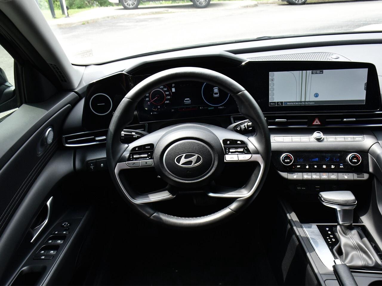 2025 Hyundai Elantra APPLE CARPLAY, LOW KMS, GREAT ON FUEL Photo