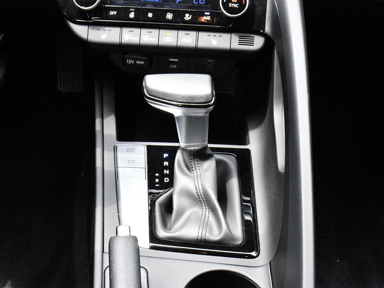 2025 Hyundai Elantra APPLE CARPLAY, LOW KMS, GREAT ON FUEL Photo