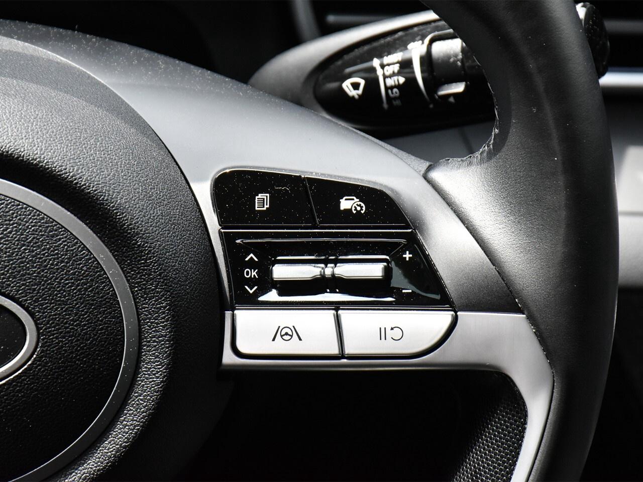 2025 Hyundai Elantra APPLE CARPLAY, LOW KMS, GREAT ON FUEL Photo