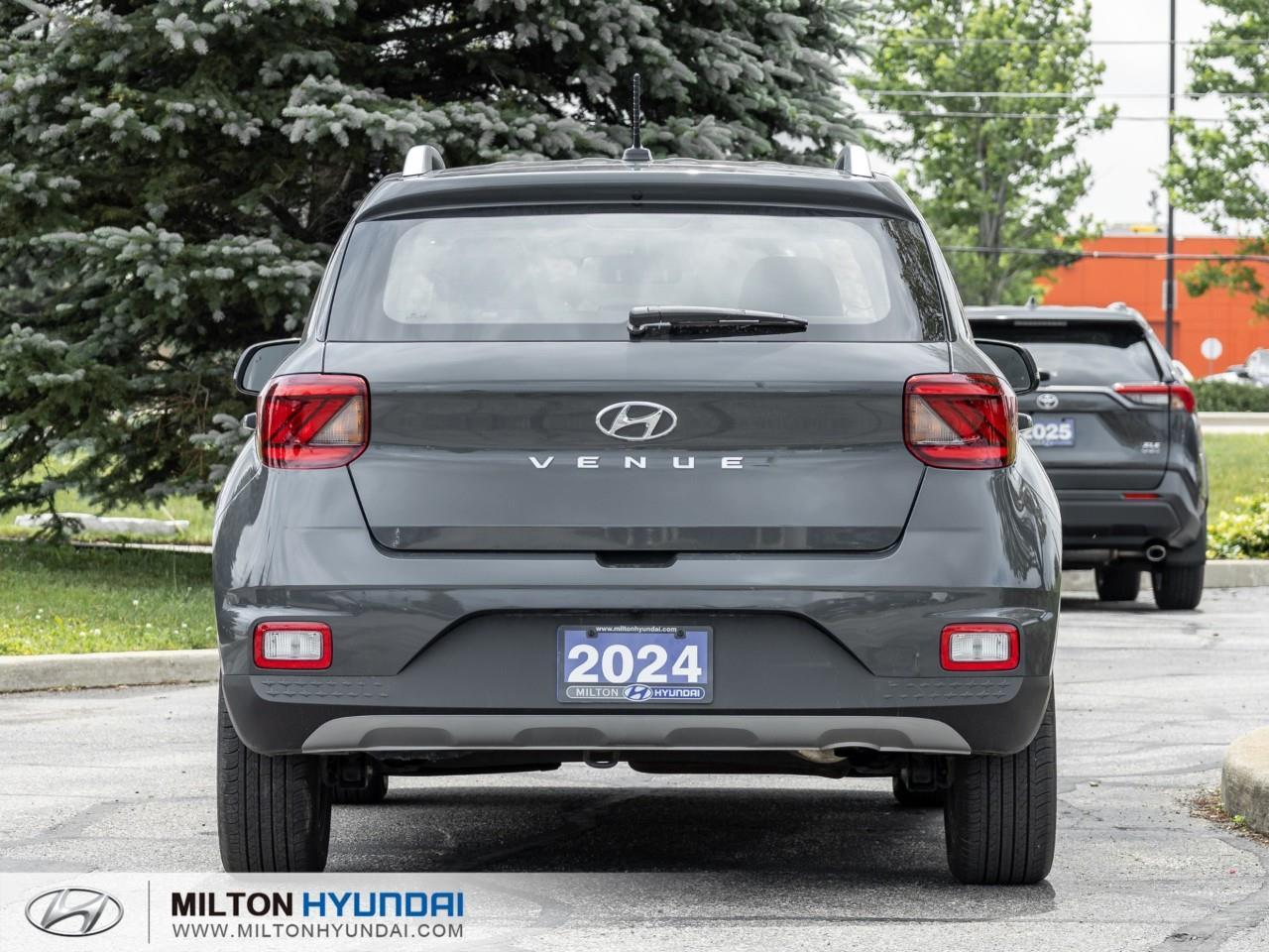2024 Hyundai Venue Ultimate w/Black Interior 4dr Front-Wheel Drive Photo