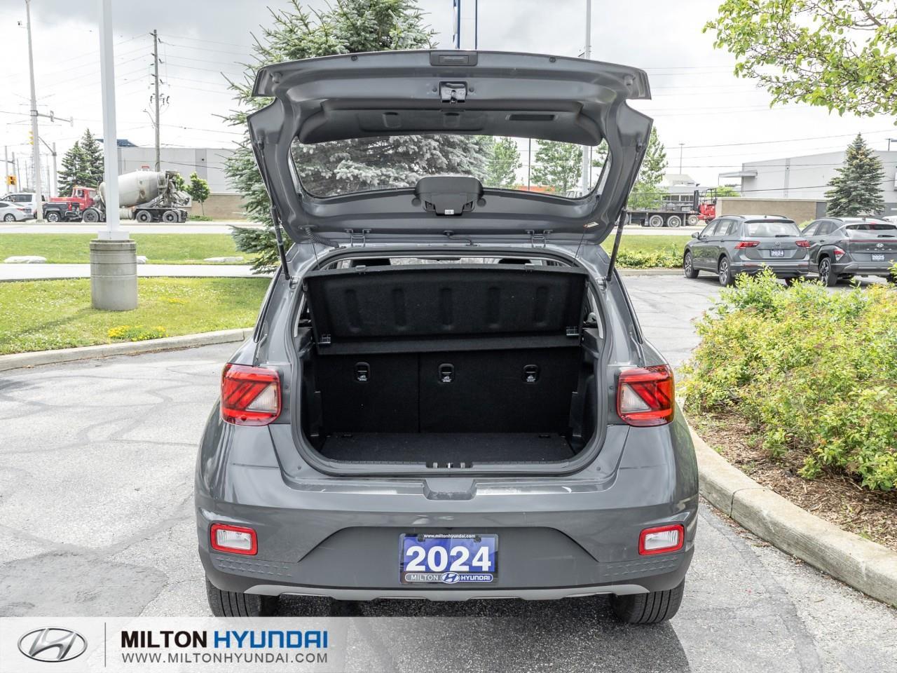 2024 Hyundai Venue Ultimate w/Black Interior 4dr Front-Wheel Drive Photo