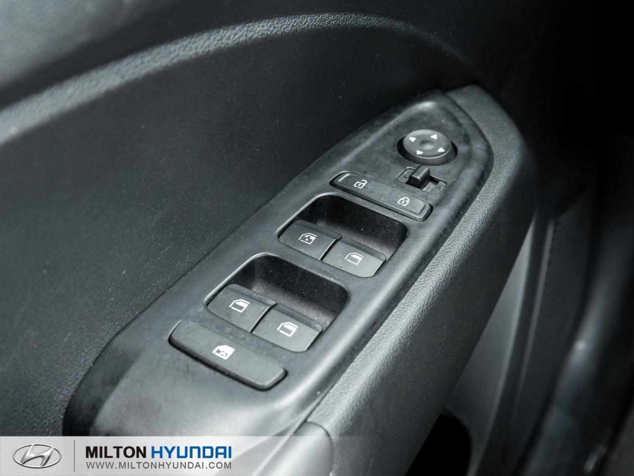 2024 Hyundai Venue Ultimate w/Black Interior 4dr Front-Wheel Drive Photo