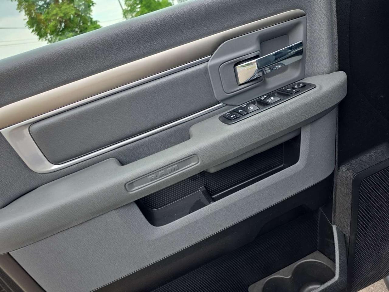 2019 RAM 1500 Warlock 4x4 Crew Cab 5'7 Box * NO ACCIDENTS / CARPLAY / CAMERA / LED Photo