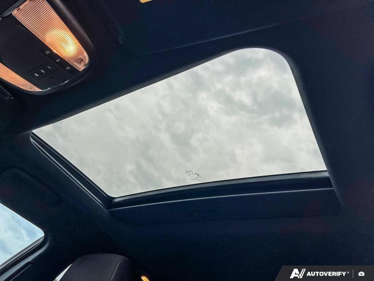 2016 Dodge Charger SXT   MOONROOF   3.6L V6   HTD FRNT SEATS Photo