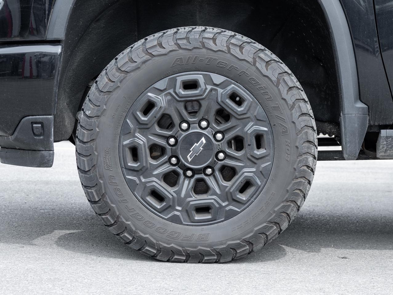 2024 Chevrolet SILVERADO 2500HD Diesel 4x4   Midnight Edition   Technology Package Photo3