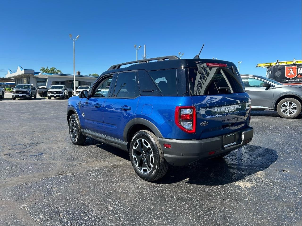 2024 Ford Bronco Sport OUTERBANKS 1.5L LANE KEEPING HEATED SEATS & WHEEL Photo2