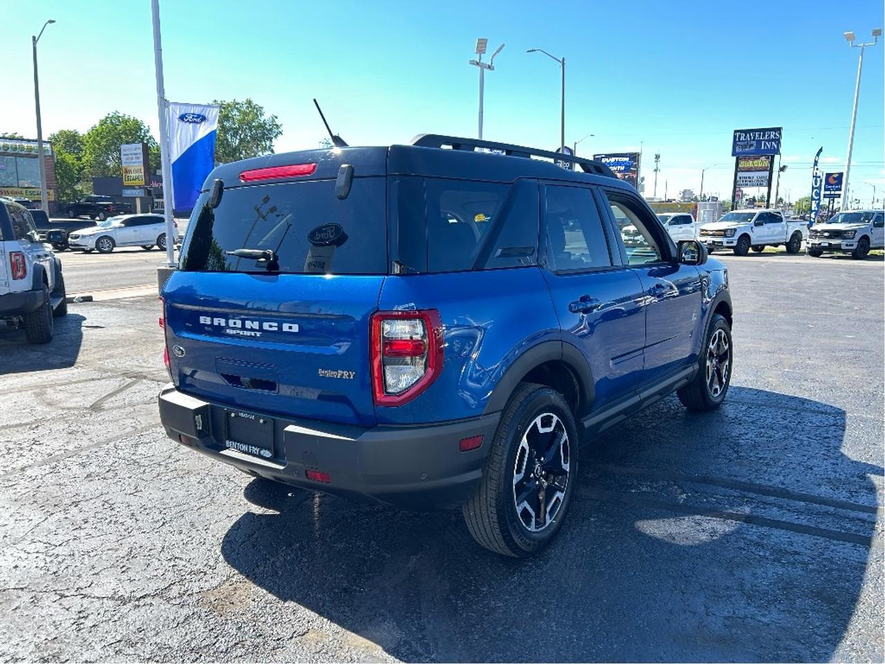 2024 Ford Bronco Sport OUTERBANKS 1.5L LANE KEEPING HEATED SEATS & WHEEL Photo