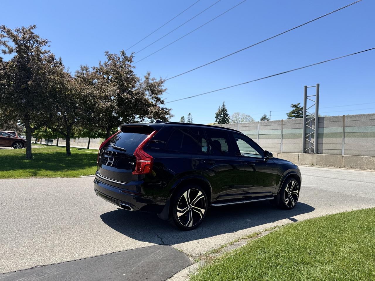 2021 Volvo XC90 T6 AWD R-Design 7-Seater Photo