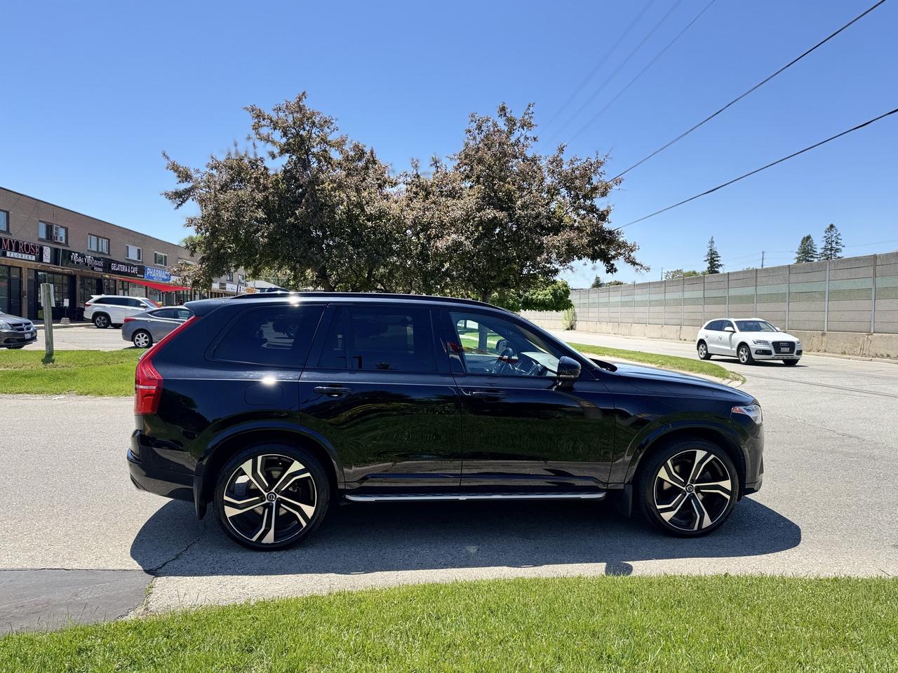 2021 Volvo XC90 T6 AWD R-Design 7-Seater Photo