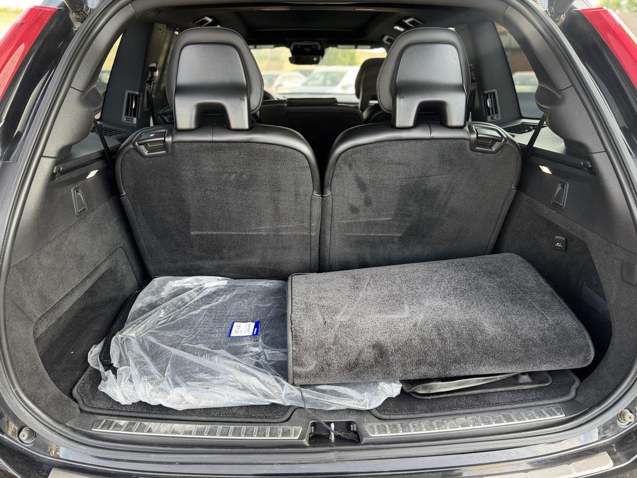 2021 Volvo XC90 T6 AWD R-Design 7-Seater Photo