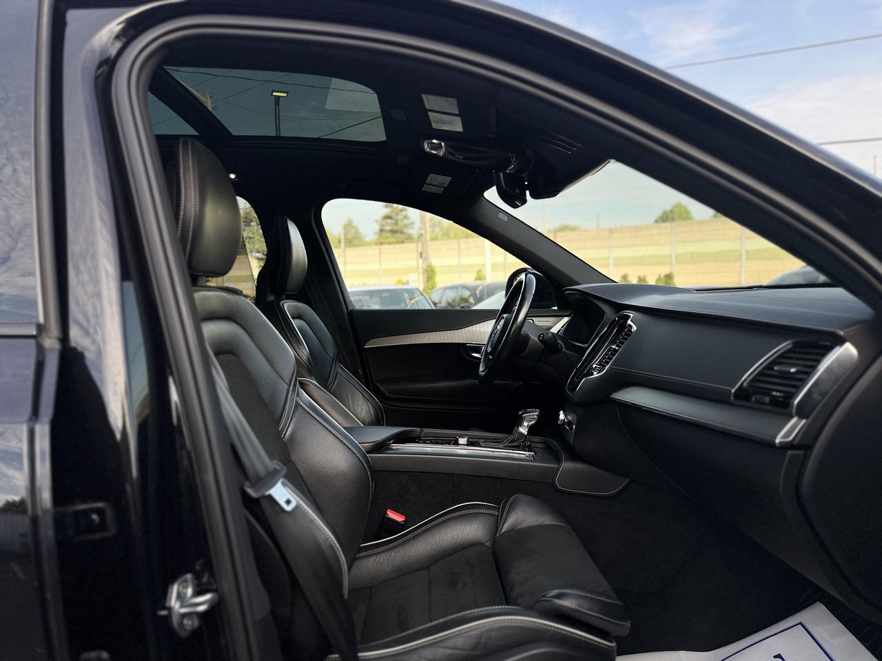 2021 Volvo XC90 T6 AWD R-Design 7-Seater Photo