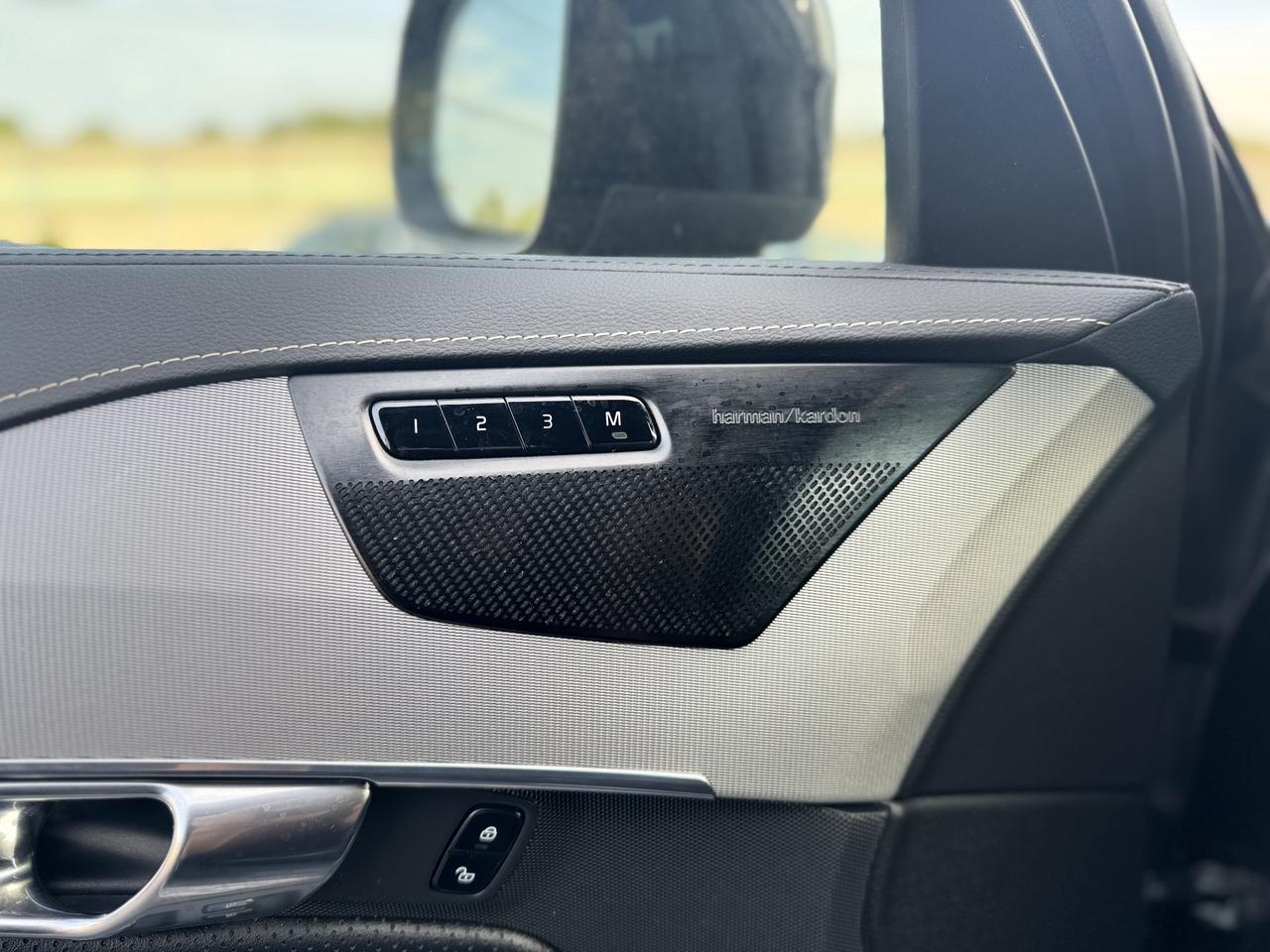 2021 Volvo XC90 T6 AWD R-Design 7-Seater Photo
