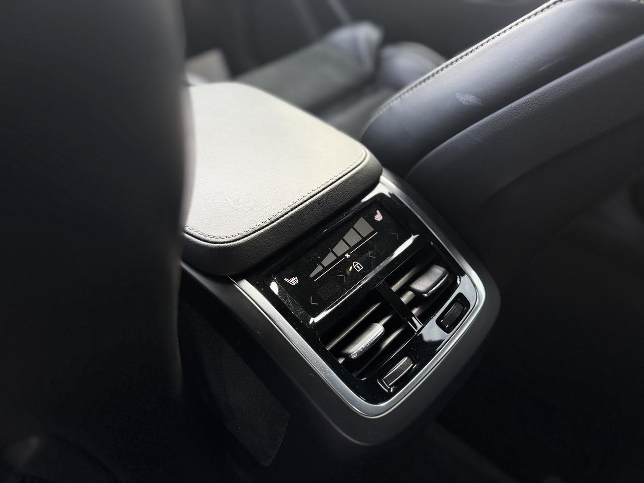 2021 Volvo XC90 T6 AWD R-Design 7-Seater Photo