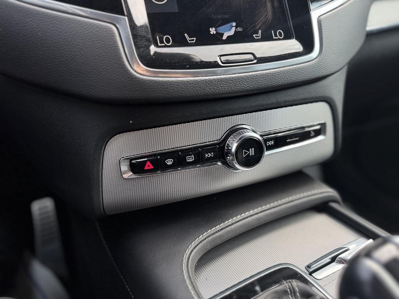 2021 Volvo XC90 T6 AWD R-Design 7-Seater Photo