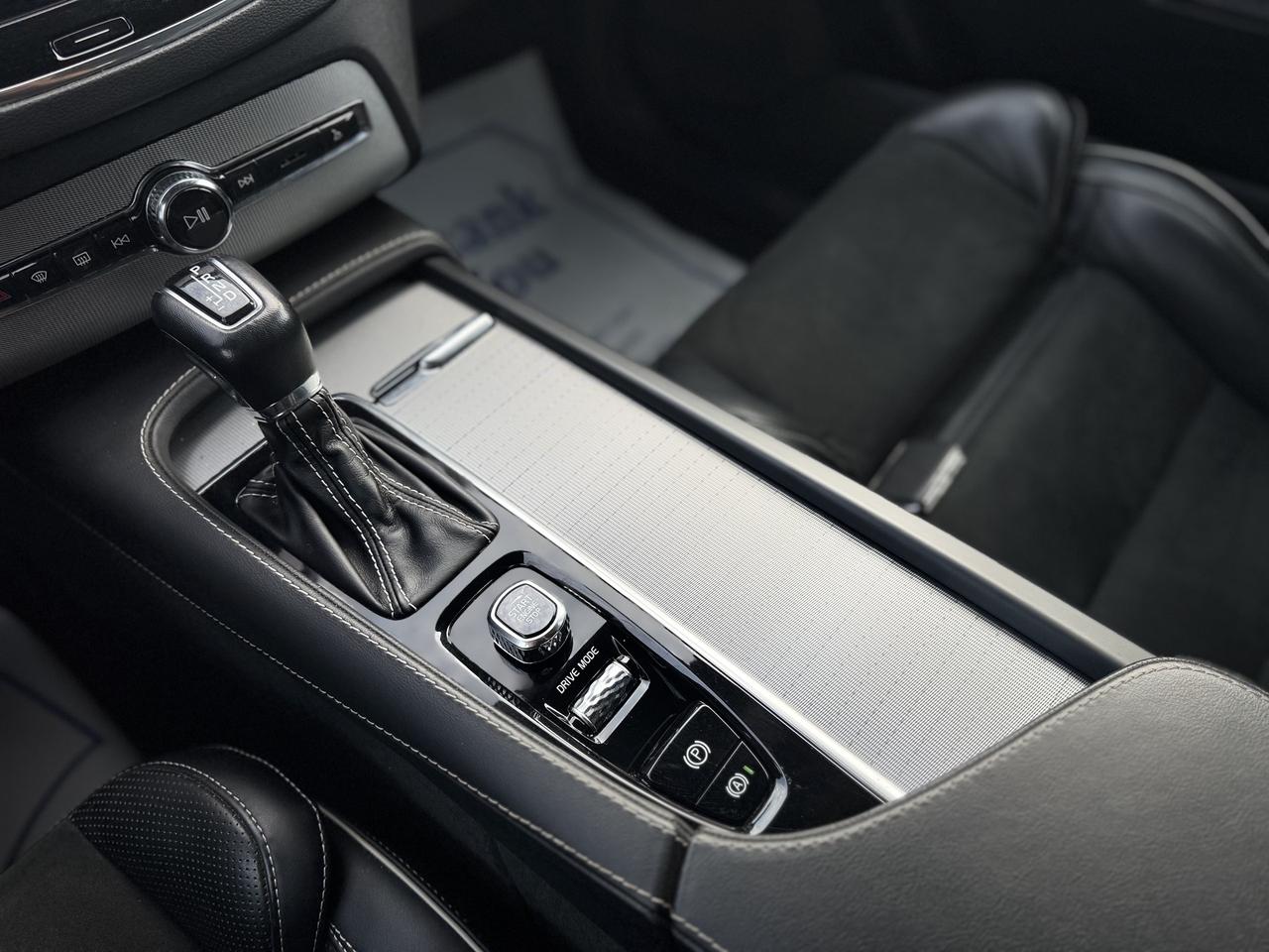 2021 Volvo XC90 T6 AWD R-Design 7-Seater Photo