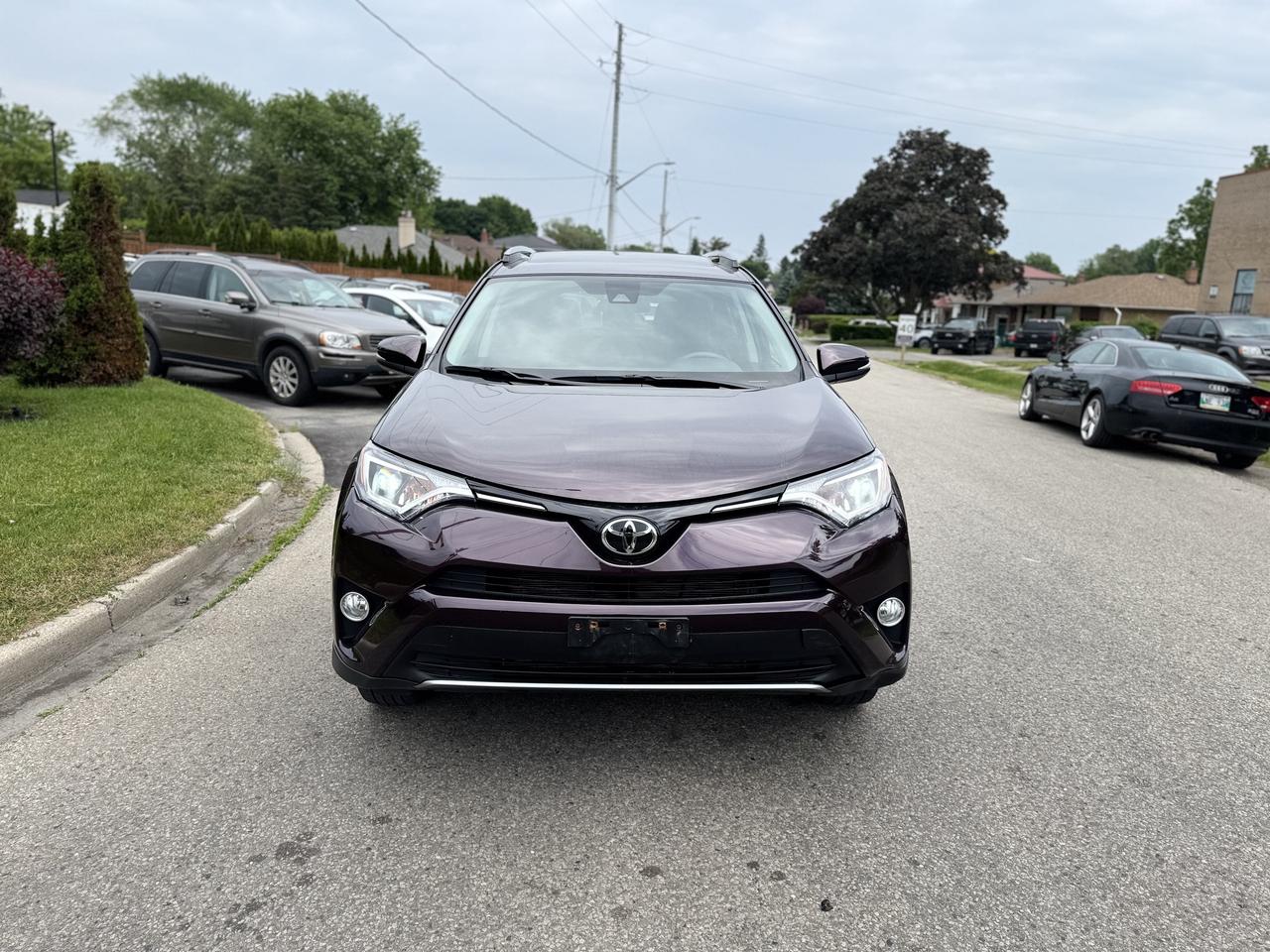 2017 Toyota RAV4 AWD XLE   LOW KMS! Photo