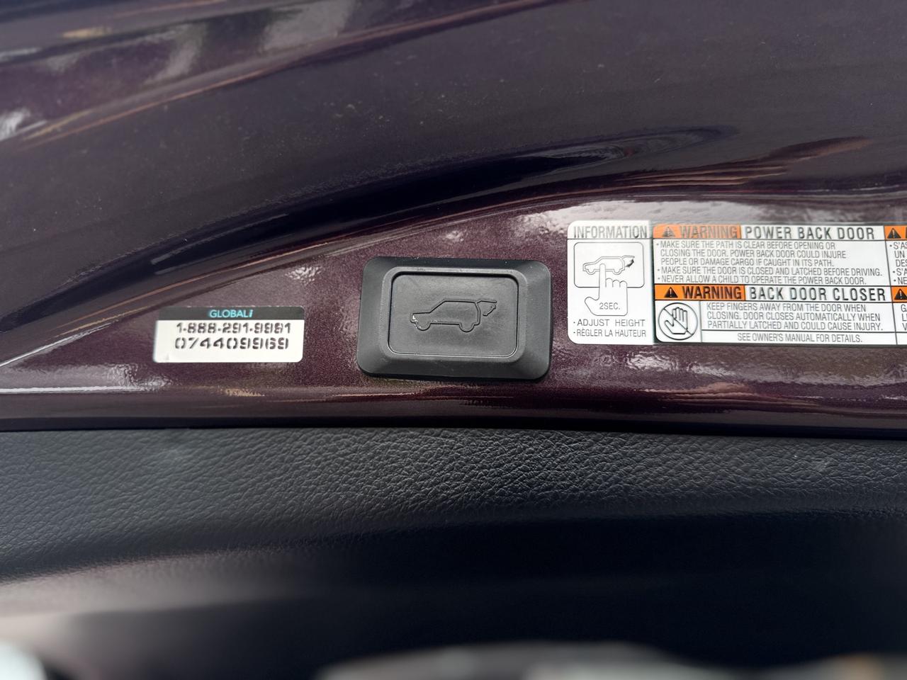2017 Toyota RAV4 AWD XLE   LOW KMS! Photo