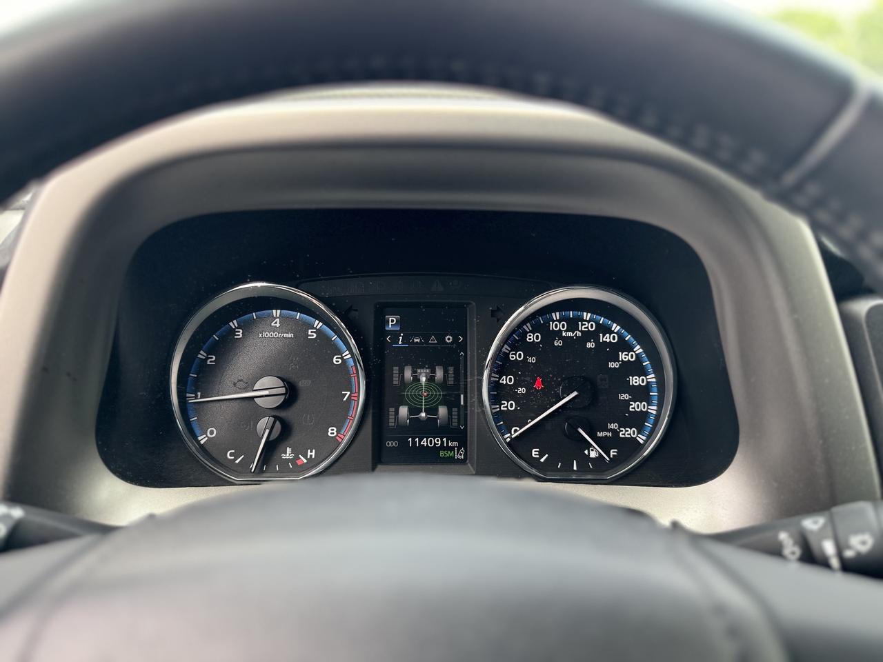 2017 Toyota RAV4 AWD XLE   LOW KMS! Photo