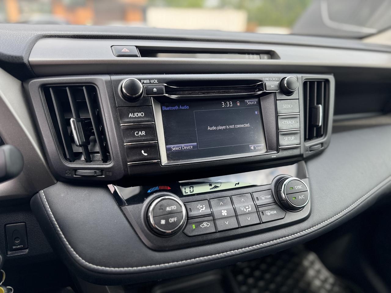 2017 Toyota RAV4 AWD XLE   LOW KMS! Photo