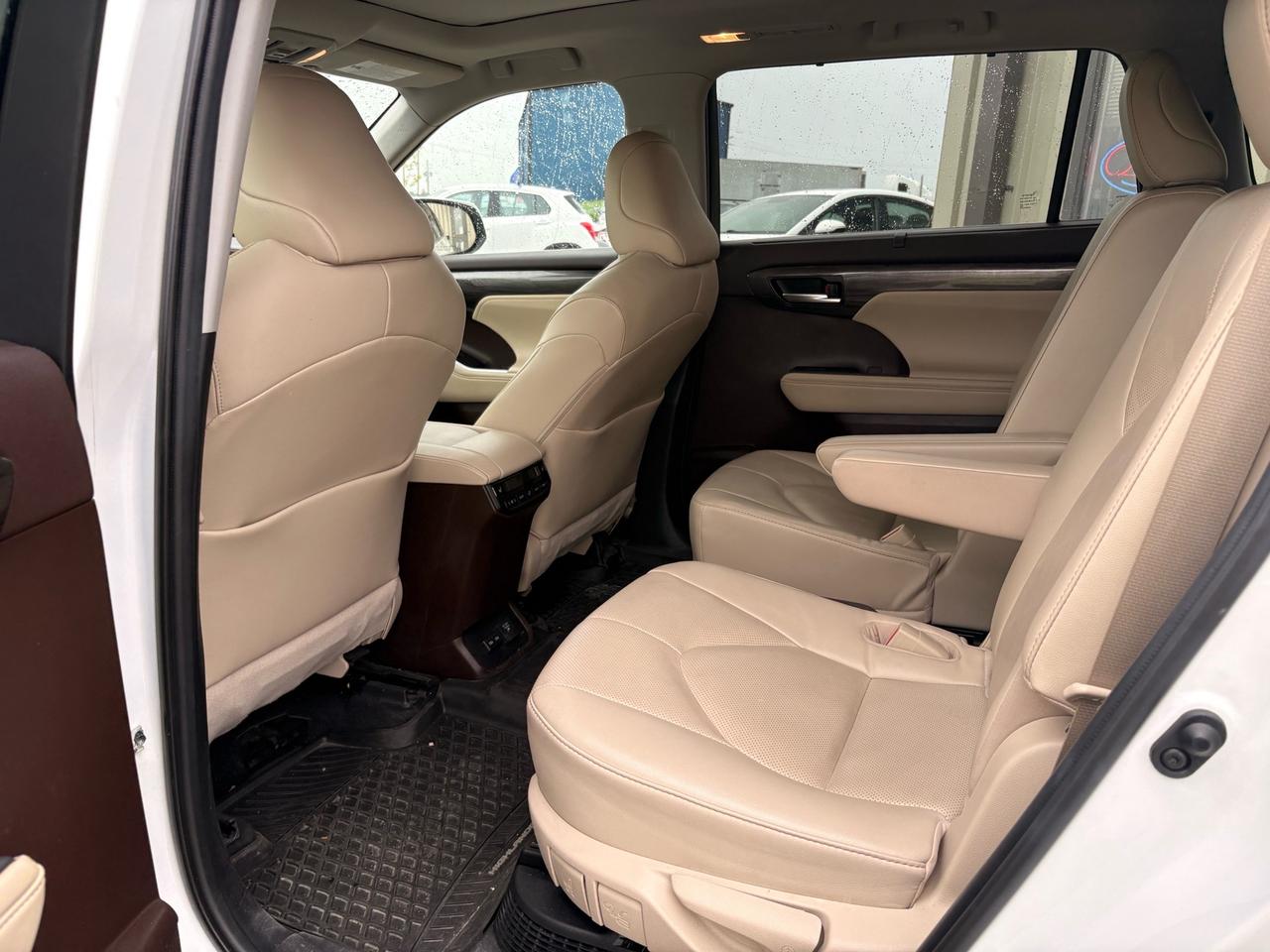 2022 Toyota Highlander Hybrid Limited Photo