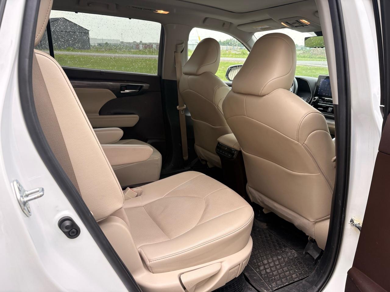 2022 Toyota Highlander Hybrid Limited Photo