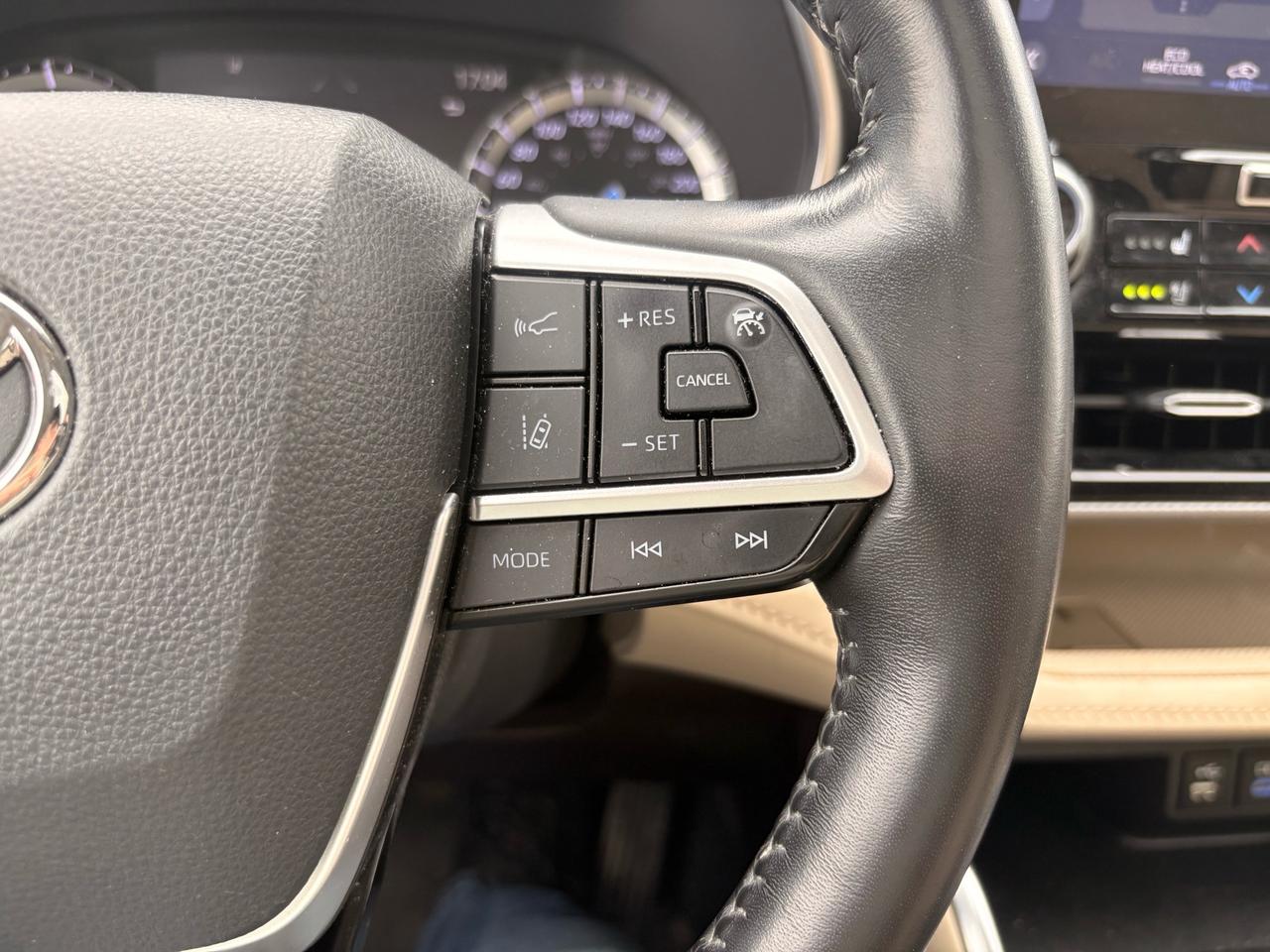 2022 Toyota Highlander Hybrid Limited Photo