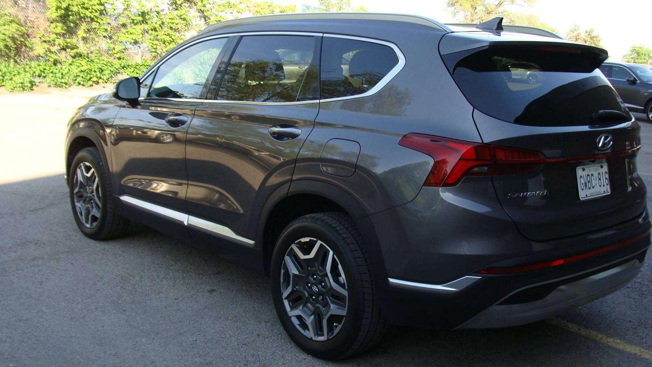 2022 Hyundai Santa Fe Luxury Limited Plug-In Hybrid Photo