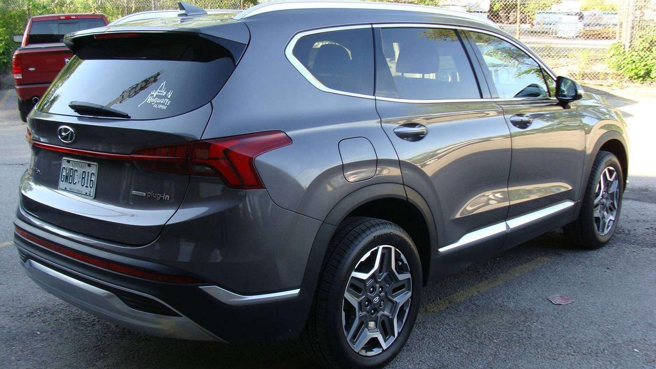 2022 Hyundai Santa Fe Luxury Limited Plug-In Hybrid Photo3