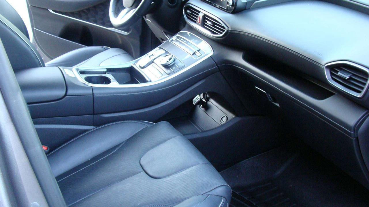 2022 Hyundai Santa Fe Luxury Limited Plug-In Hybrid Photo