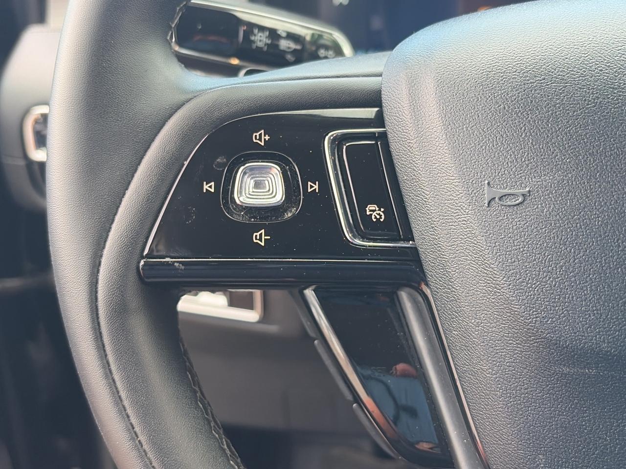 2025 Lincoln Corsair Premiere AWD   Leather   NAV Photo