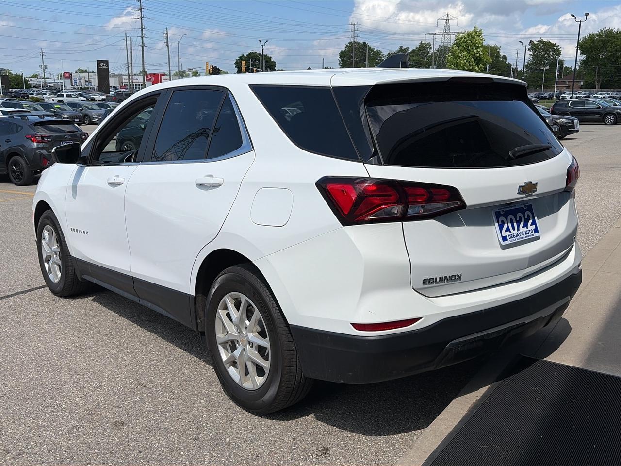 2022 Chevrolet Equinox LT FWD Photo2
