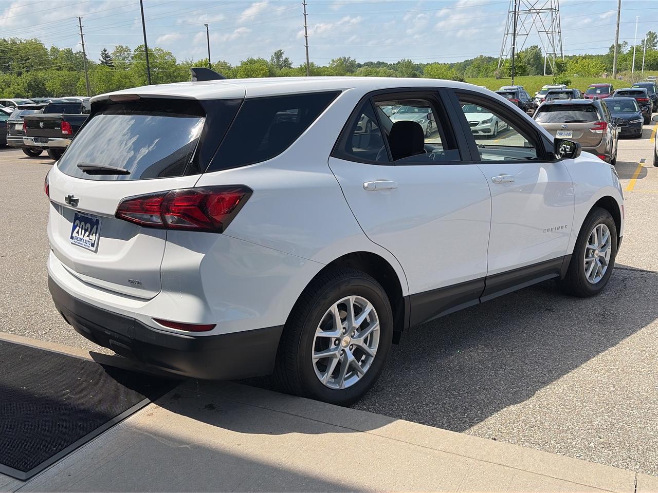 2024 Chevrolet Equinox LS AWD Photo4