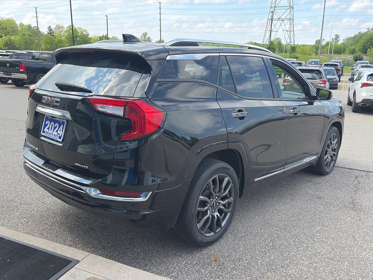 2024 GMC Terrain DENALI AWD Photo4