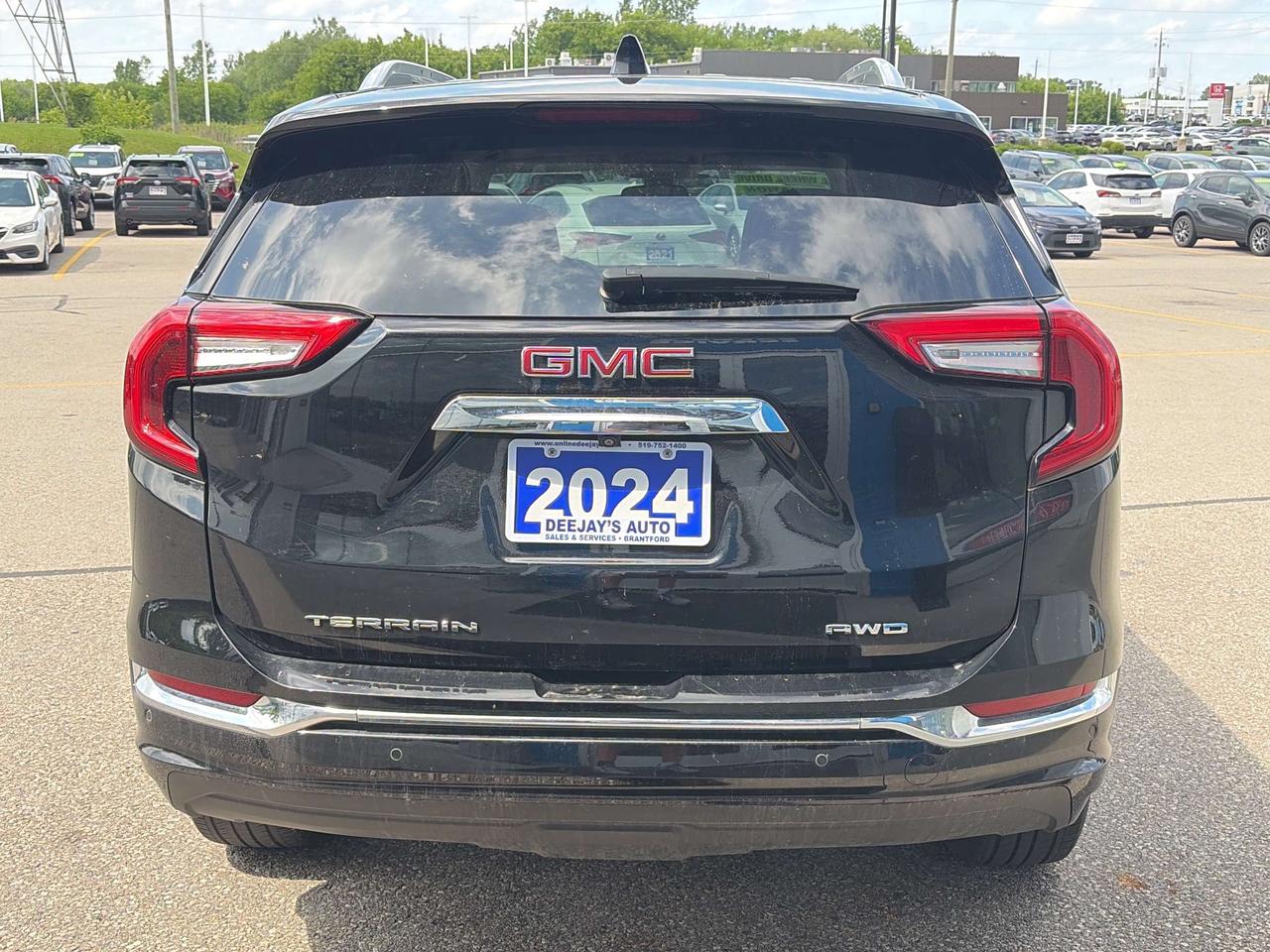 2024 GMC Terrain DENALI AWD Photo3