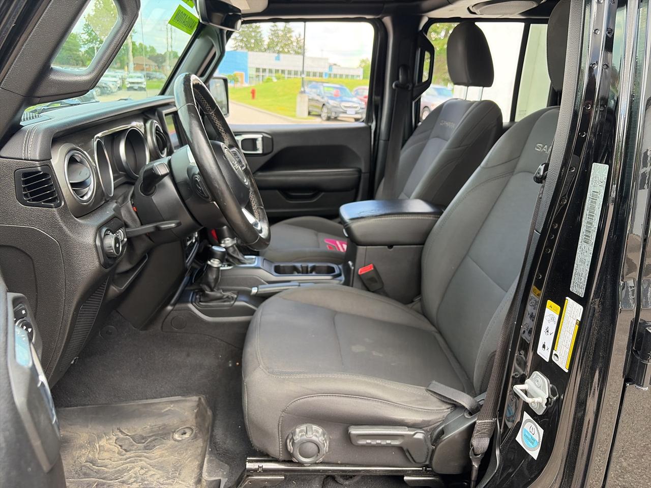 2019 Jeep WRANGLER UNLIMITED Sahara 4x4   NAV Photo