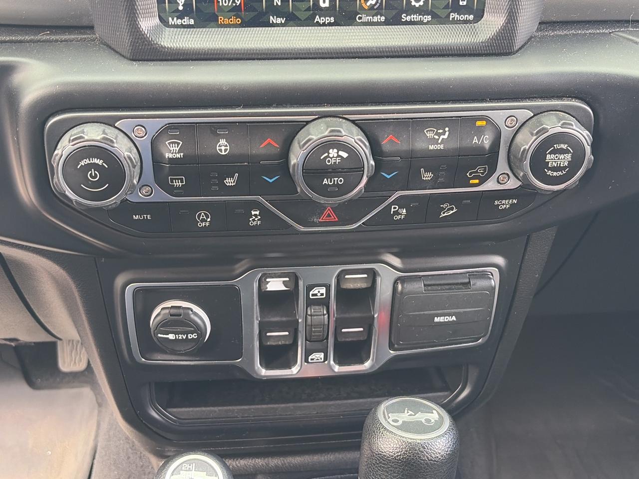 2019 Jeep WRANGLER UNLIMITED Sahara 4x4   NAV Photo