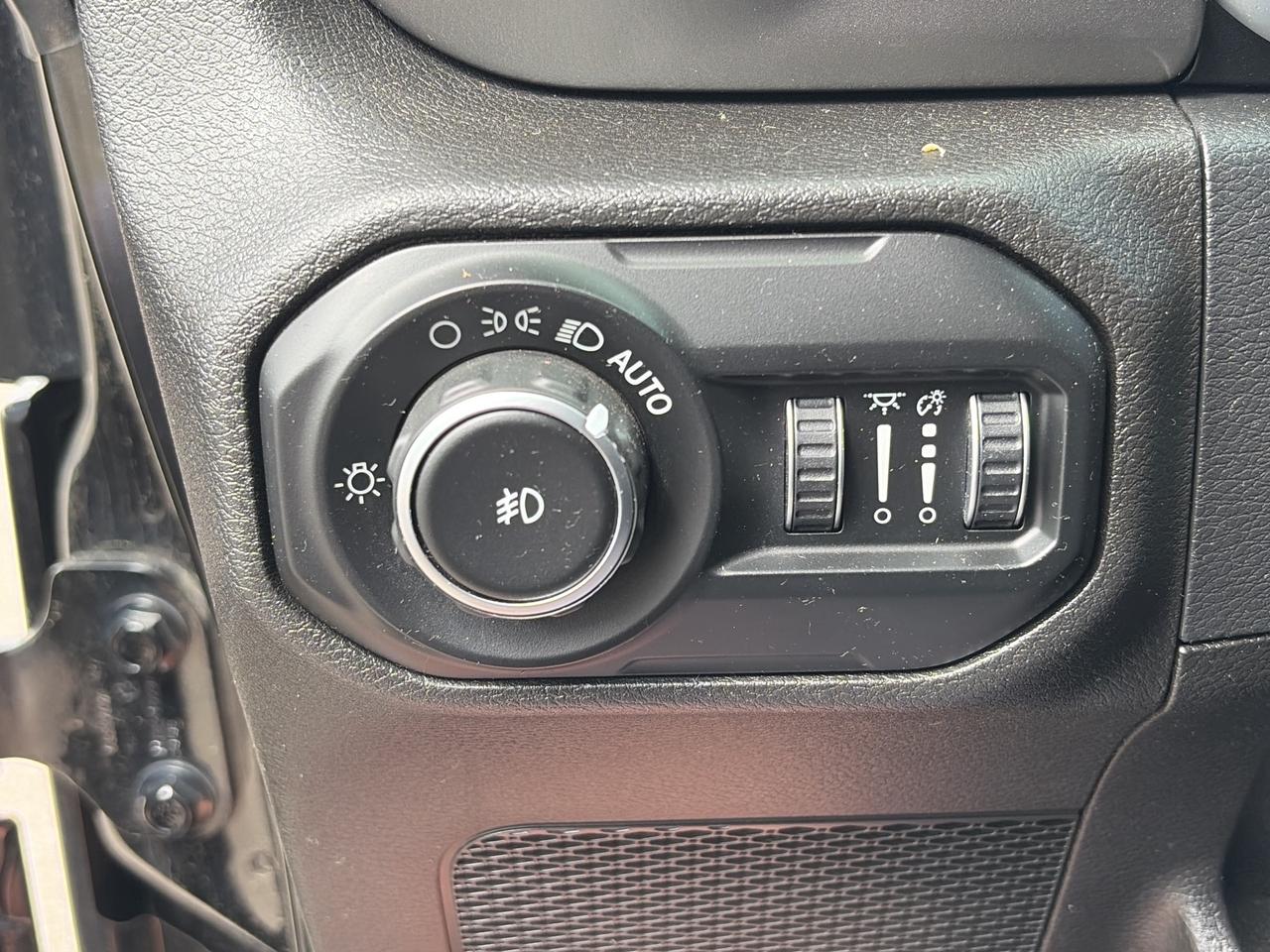 2019 Jeep WRANGLER UNLIMITED Sahara 4x4   NAV Photo