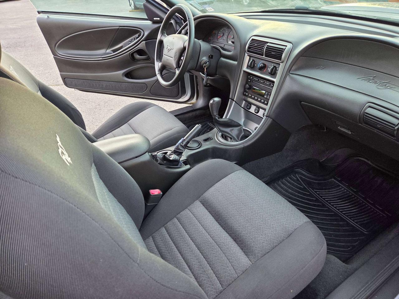 2004 Ford Mustang GT Photo